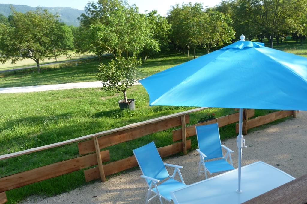Roulottes Au Pied Du Vercors 생-장-앙-로양 외부 사진